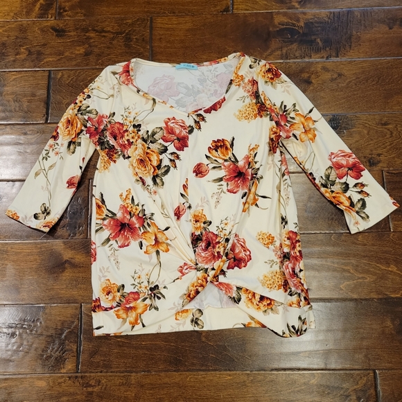 P.S.Kate Tops - NWOT P.S.Kate Top Size S Floral